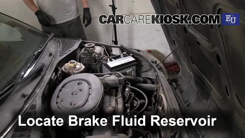 1992 Renault Clio RT 1.4L 4 Cyl. Brake Fluid